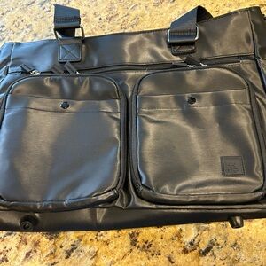 Perfect tote for work or travel